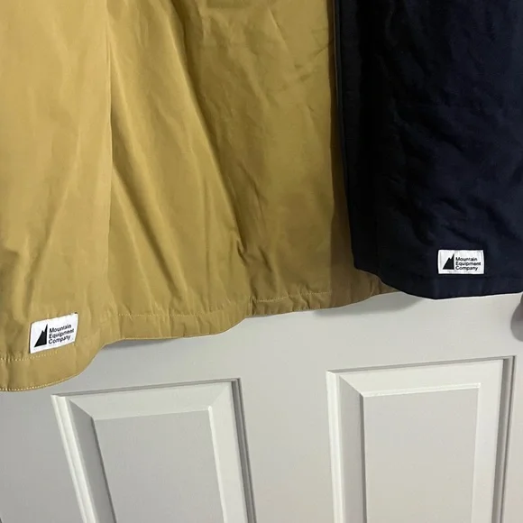 MEC Reversible Shacket w/ Magnetic closure - Picture 4 of 4